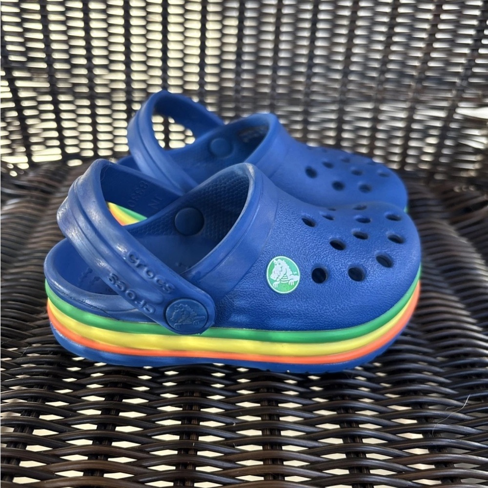 Crocs Blue Rainbow Edge Sandals Clogs Size 5 C5 Toddler